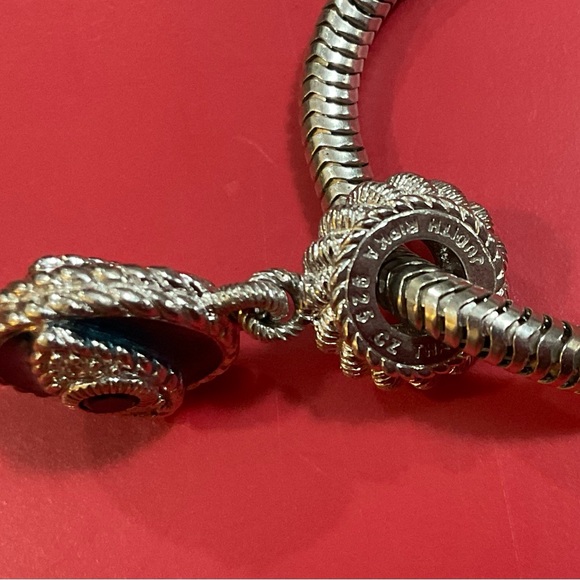 Judith Ripka: 8 cubic zirconia charms on a sterling silver (925) bracelet. - Picture 3 of 6